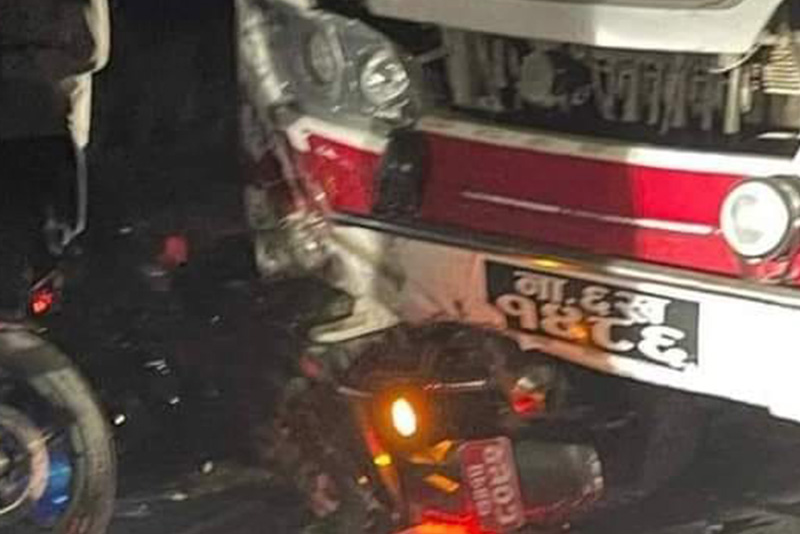 बसले मोटरसाइकललाई ठक्करदिँदा चालकको मृत्यु