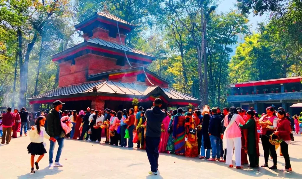 चैतेदसैँमा कालिका मन्दिरमा धार्मिक पर्यटकको घुइँचो
