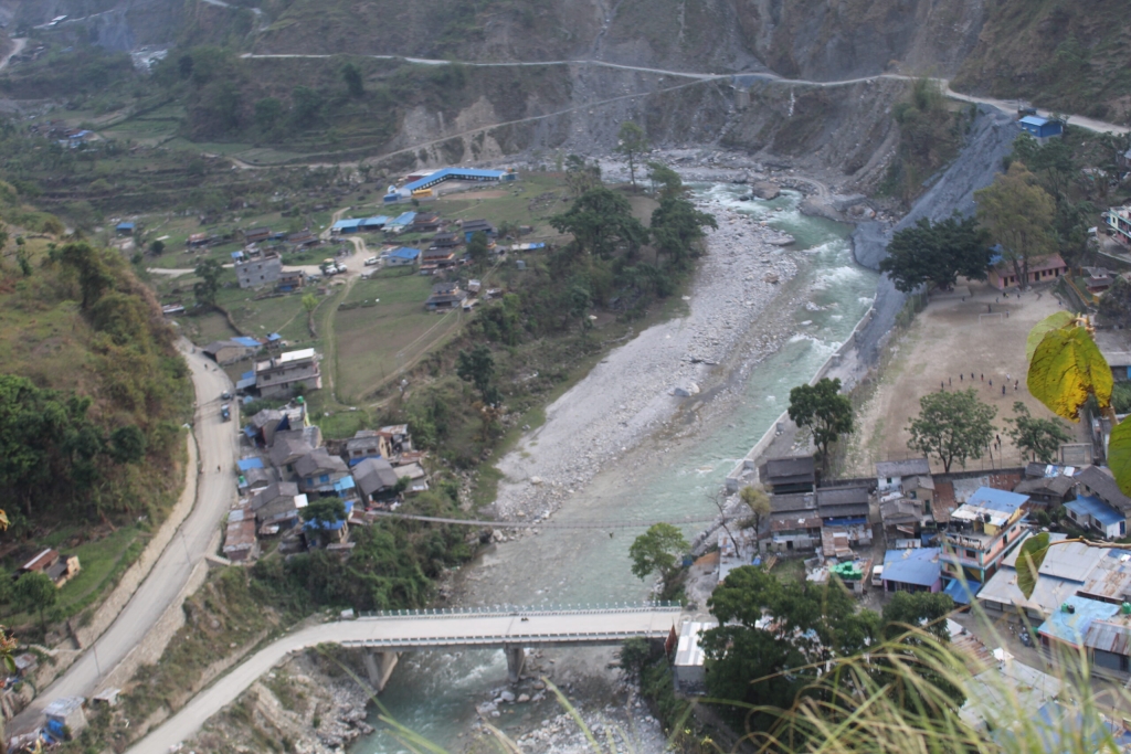 लठ्ठा चुँडिएपछि त्रिशूलीको पुल बन्द