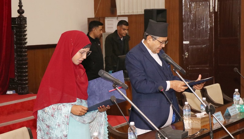 सांसद हसिना खानद्वारा शपथ ग्रहण