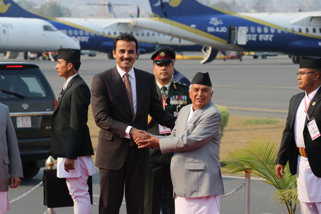 कतारको राजालाई नेपालमा भव्य स्वागत (तस्विरमा)