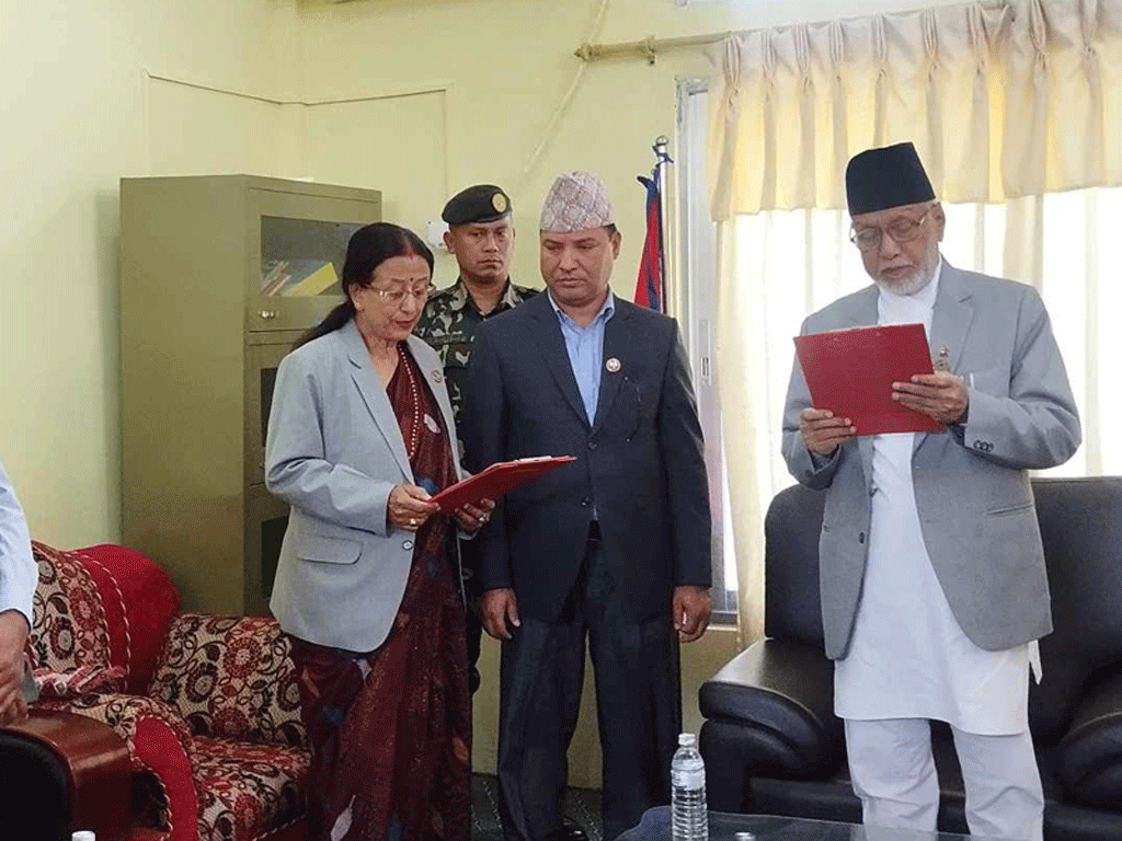 सुदूरपश्चिममा नाउपाकी टीकाले लिइन् शपथ