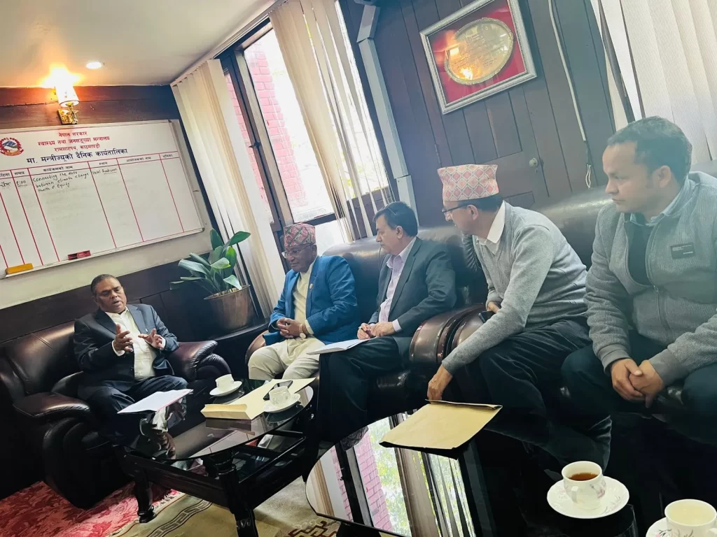 स्वास्थ्यमन्त्री यादवलाई एमालेको १५ बुँदे ध्यानाकर्षण पत्र