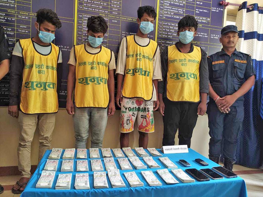 १३ लाखभन्दा बढी नक्कली नेपाली नोटसहित ४ जना पक्राउ