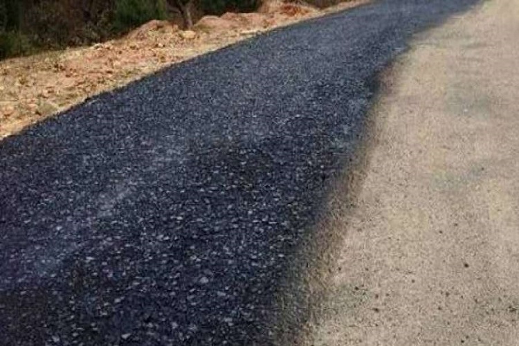 बूढीतोला सडकखण्ड भासिएको १० महिनापछि मर्मत