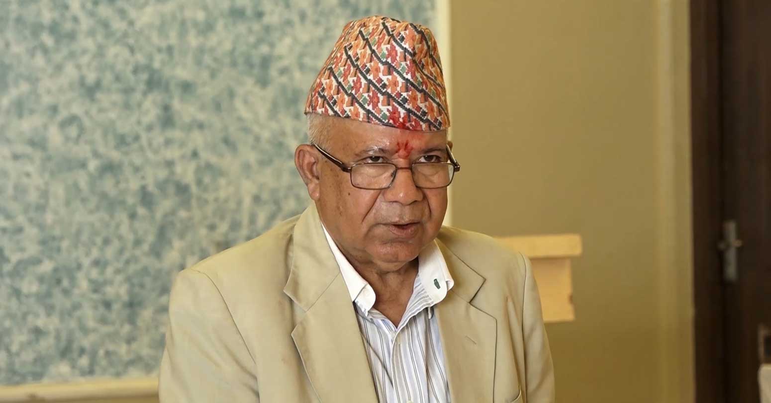 ६ जना सांसदले पार्टी फुटाउने भनेपछि आत्तिए माधव नेपाल