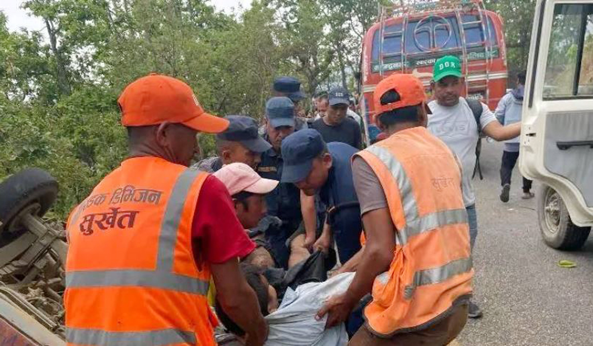 दैलेखबाट सुर्खेत आइरहेको बस दुर्घटना, २ जनाको मृत्यु