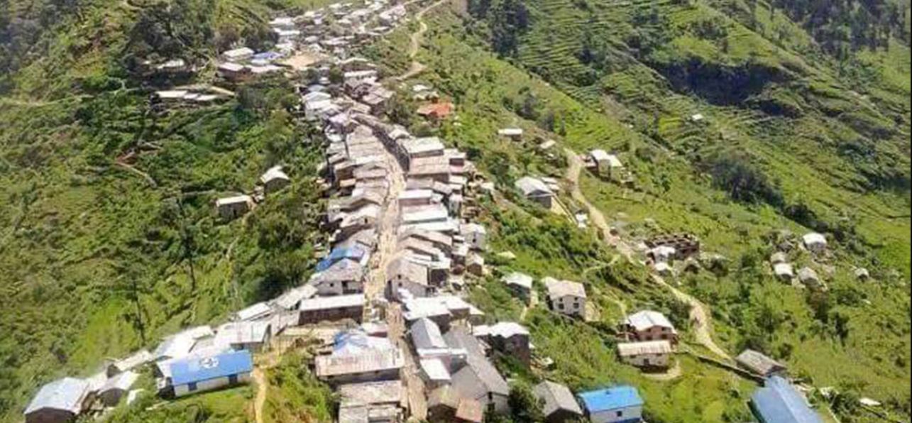 दश किलोमिटर टाढाबाट मान्म बजारमा खानेपानी