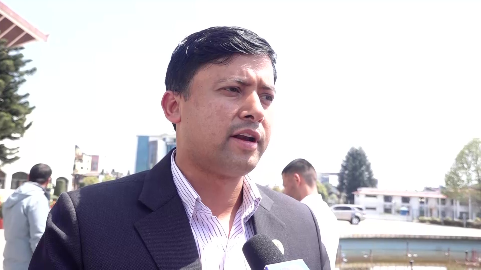 एमाले संसदीय बैठक जारी, संसद्को अवरोध र नीति कार्यक्रमबारे छलफल