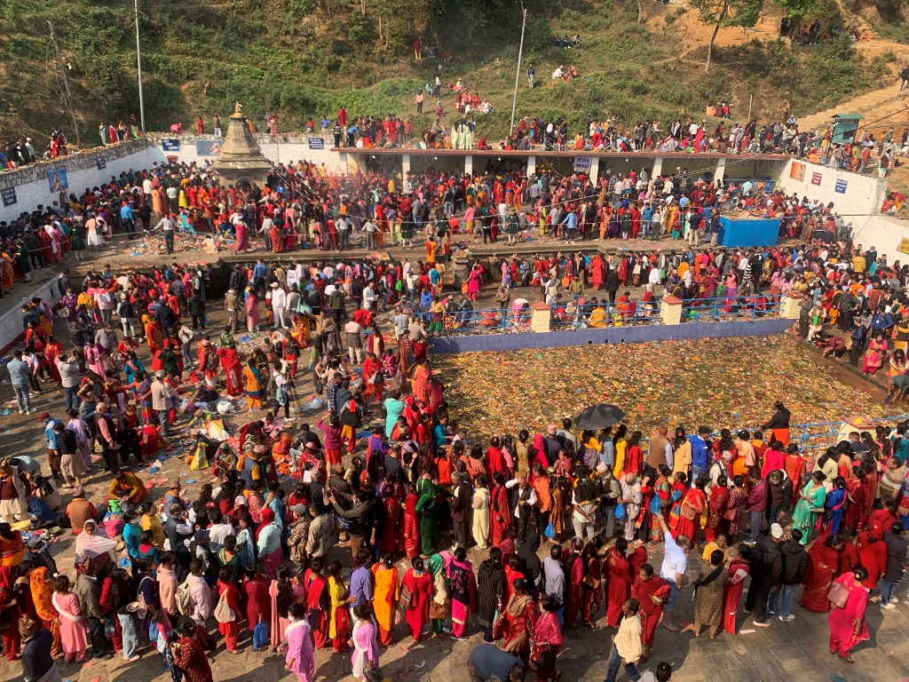 मातातीर्थ कुण्डमा स्नान गर्नेको घुइँचो