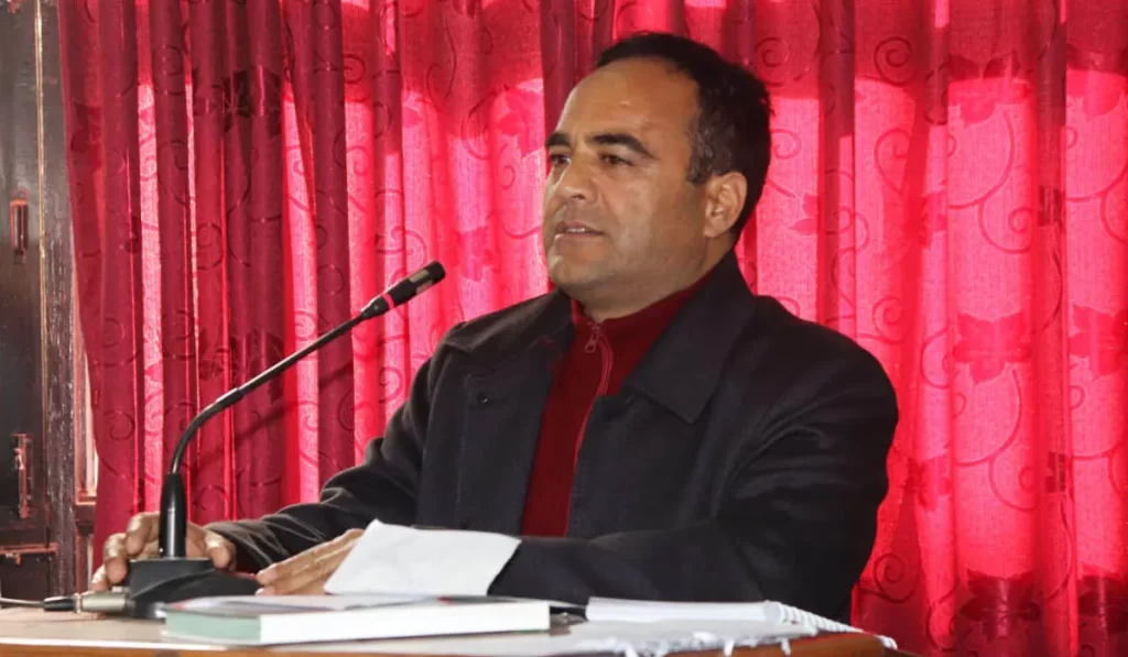 सहकारी ठगीविरुद्ध कांग्रेसले सदनसँगै सडक संघर्ष गर्नुपर्छ : नैनसिंह महर