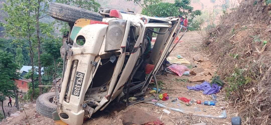 पाल्पामा जिप दुर्घटनाः बालकसहित दुई जनाको मृत्यु, १३ जना घाइते