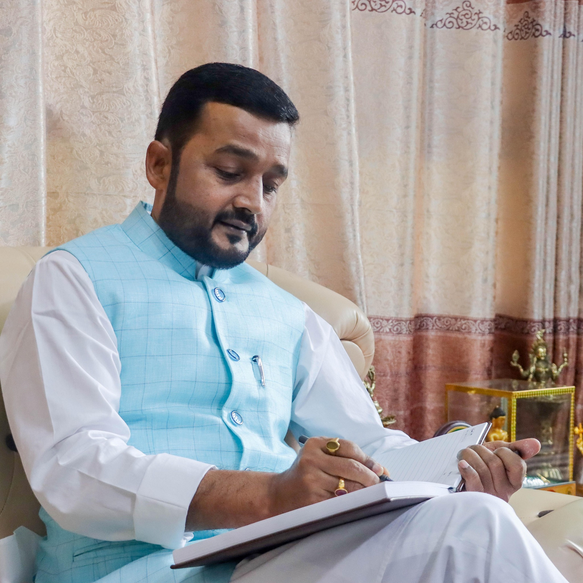 उपेन्द्र निस्किए, प्रदीप आजै स्वास्थ्यमन्त्री