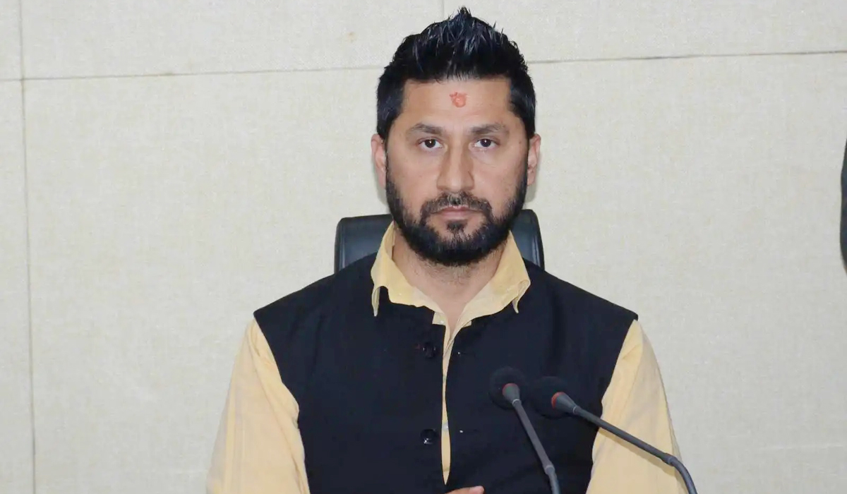 एक पटक बोल्न पाउँ:  गृहमन्त्री लामिछाने