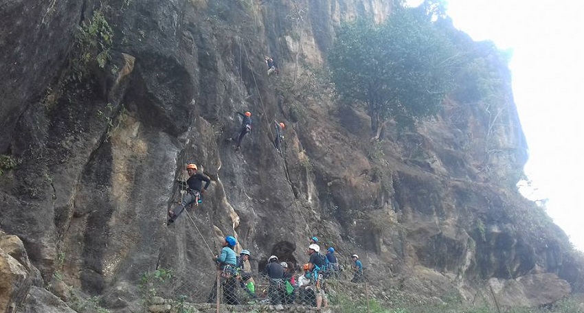 चट्टान आरोहण गर्दा लडेका सूचनको उपचारका क्रममा मृत्यु