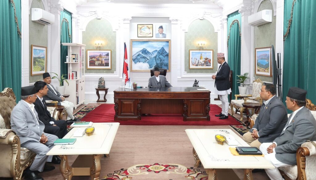 प्रतिवेदन बुझ्दै प्रधानमन्त्रीले भने, ‘सहकारीको छानबिन अब फास्ट ट्रयाकमा अघि बढ्छ’