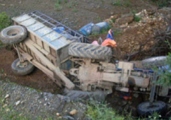 भेरीमा ट्र्याक्टर खस्दा दुई जनाको मृत्यु