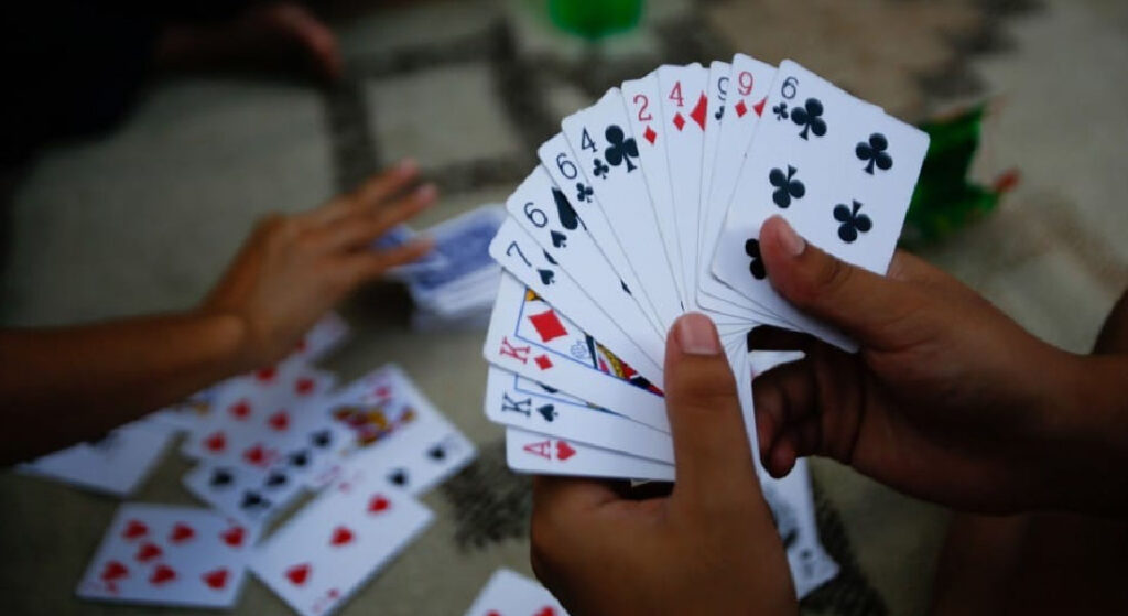 जनप्रतिनिधि सहित आठ जना जुवाडे पक्राउ