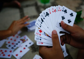 जनप्रतिनिधि सहित आठ जना जुवाडे पक्राउ