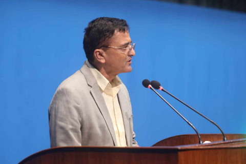 सरकारले पकेट बैंकबाट योजना छनोट गरेर बजेट ल्यायो : योगेश भट्टराई