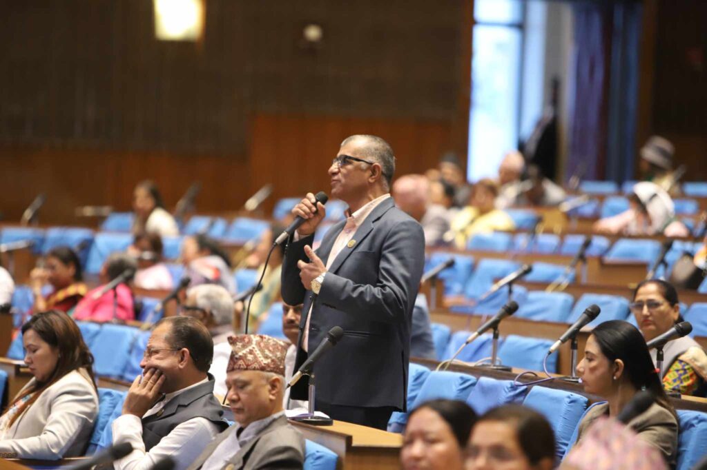 ‘कांग्रेसले संसदमा अपशब्द बोल्यो’ : एमाले सांसद पौडेल