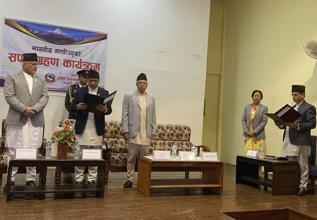 फणिन्द्र देवकोटाले लिए दोस्रोपटक मन्त्री पदको शपथ