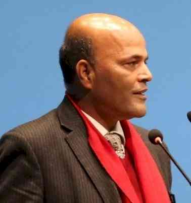 कवाडी व्यवसायीलाई सांसद सिंहले भने- फोहोर काठमाडौं महानगर र बालेनको घरअगाडि थुपारौं