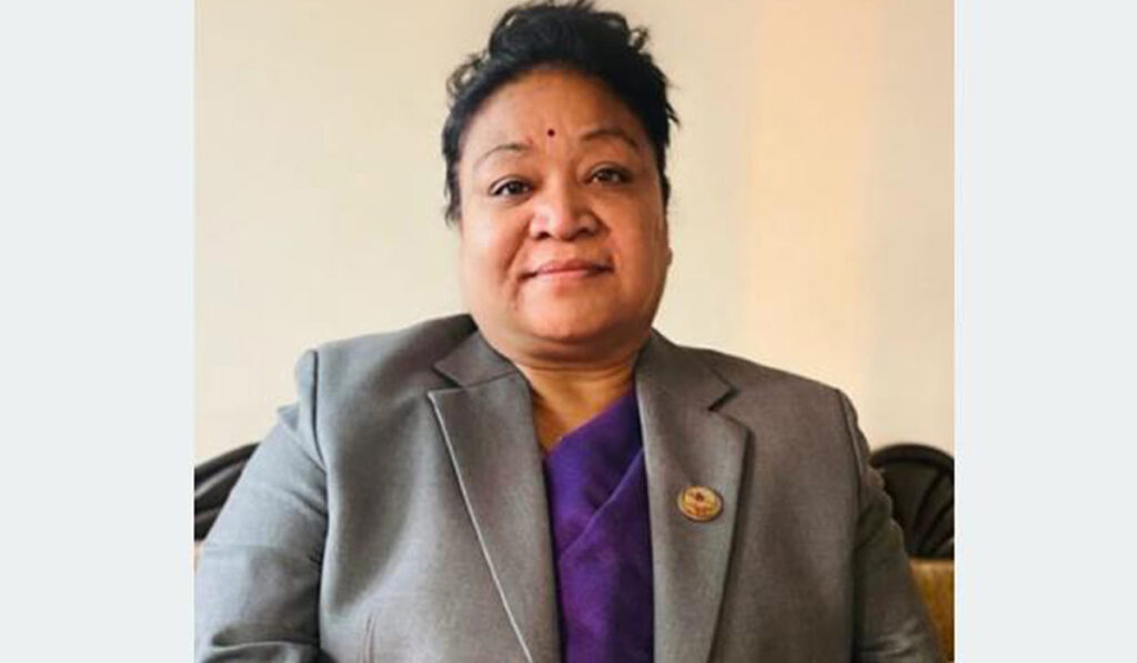 सांसद राजभण्डारीको गुनासो : विद्युतीय चुरोटले किशोरकिशोरी बिग्रिन थाले