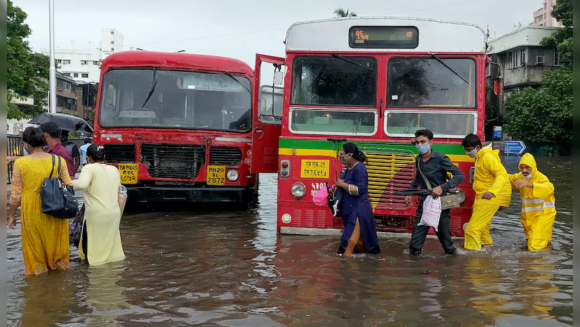 भारी वर्षाका कारण मुम्बईमा विद्यालय बन्द, विश्वविद्यालयको परीक्षा स्थगित
