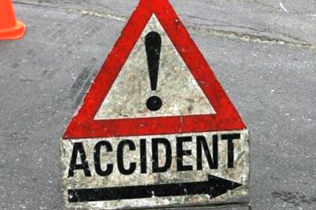 धनकुटामा बस र ट्यांकर आपसमा ठोक्किँदा १२ जना घाइते