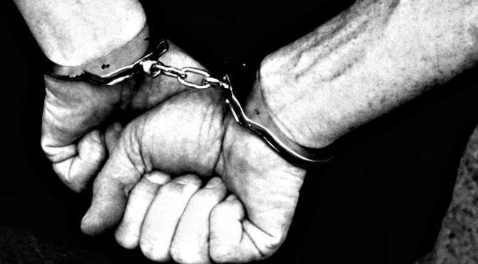 एक किलो कोकिनसहित दुईजना विदेशी पक्राउ