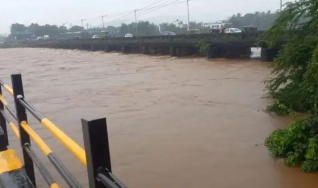 निरन्तर वर्षा : केही नदीमा जलसतह खतरास्तर नजिक