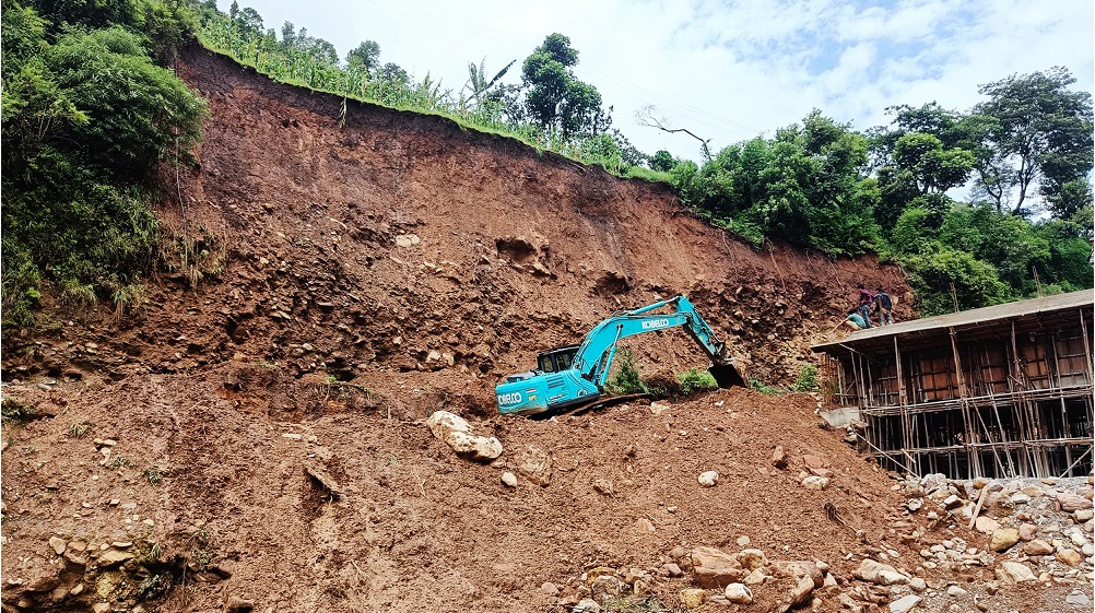 सालझण्डी–ढोरपाटन सडक अवरुद्ध
