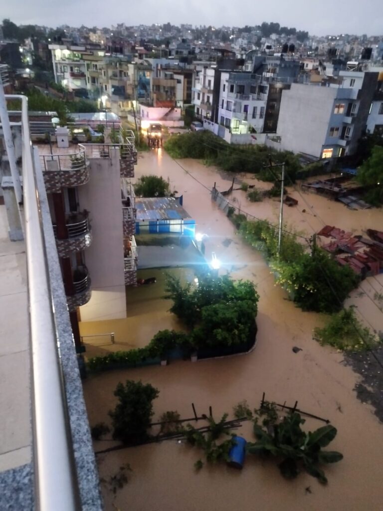 ललितपुरका विभिन्न स्थान डुबानमा, २४ जनाको उद्धार (तस्बिरहरु )