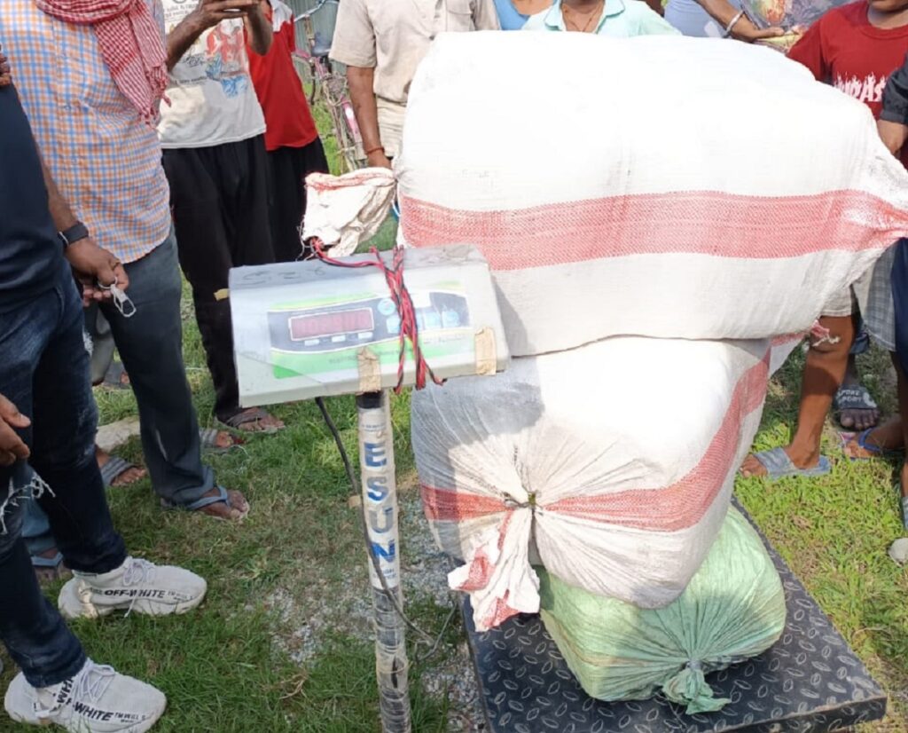 १०२ किलो गाँजासहित तीन जना पक्राउ