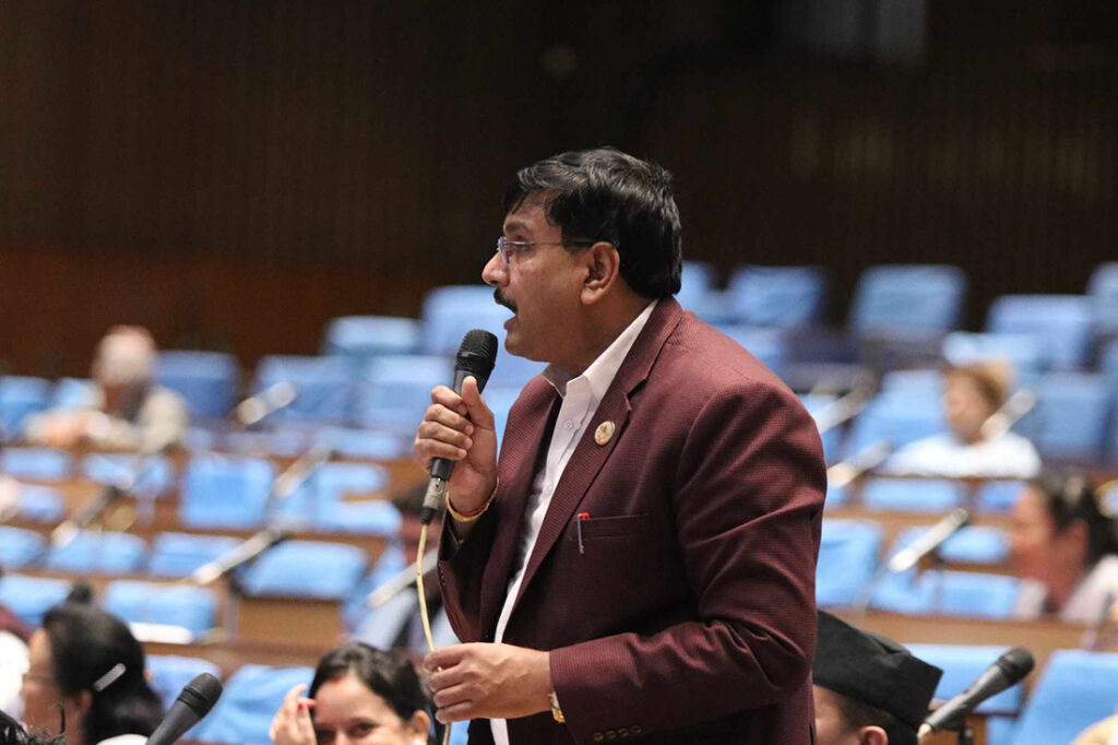 पुष्पलाललाई सांसदले पुष्पकमल भनेपछि…