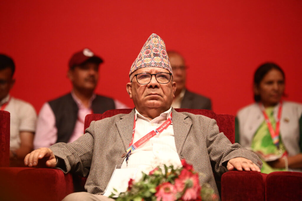 केपी ओलीको शपथ ग्रहणमा गएनन् माधव नेपाल