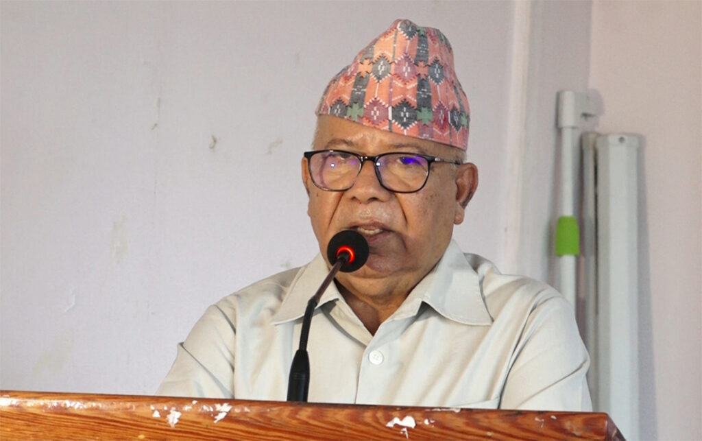 हामीविरुद्ध षड्यन्त्रका तानाबाना बुनिँदै छन् : माधव नेपाल