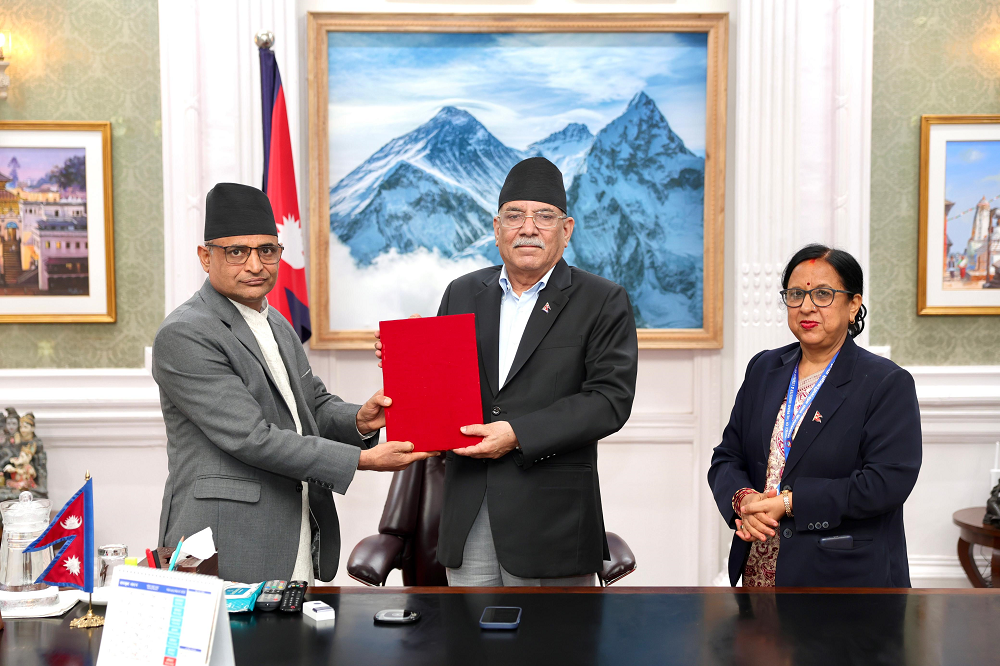 कार्यदलले प्रधानमन्त्रीलाई बुझायो फौजदारी न्याय प्रशासन सुधार अध्ययन प्रतिवेदन