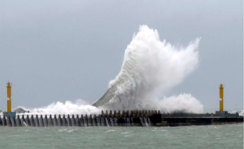 गेमी आँधीबाट ताइवानमा बाढी र पहिरो, फिलिपिन्समा २२ जनाको मृत्यु