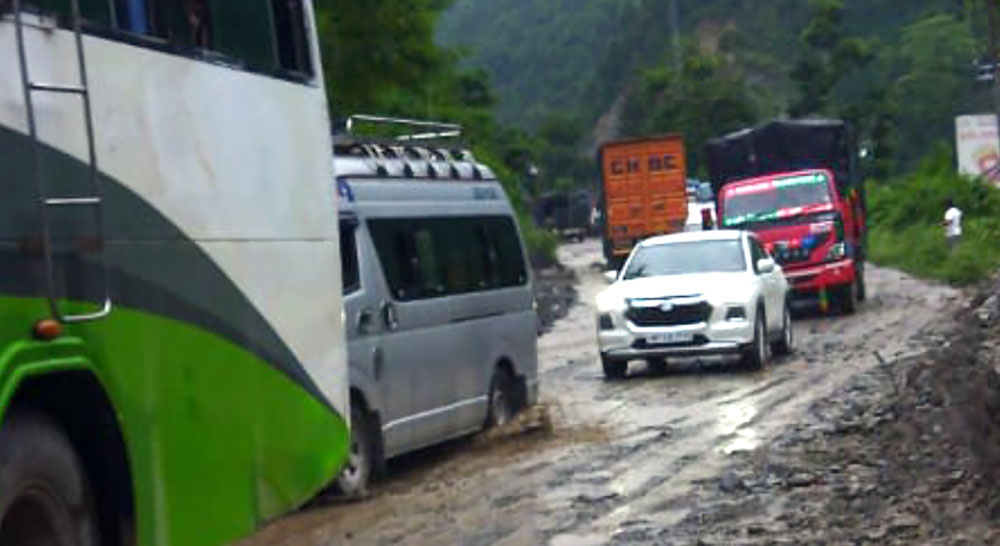 अवरुद्ध मुग्लिन मलेखु सडक एकतर्फी खुल्यो