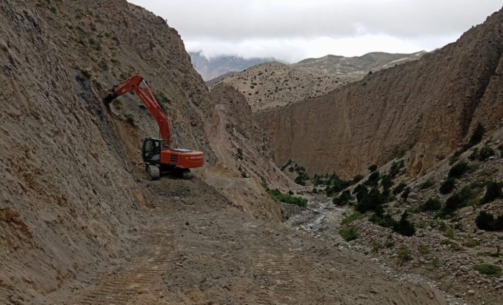 बहुवर्षीय ठेक्का लगाएको योजना नै बजेटबिहीन