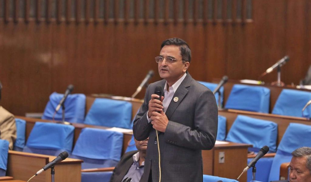 प्रचण्डलाई योगेशको जवाफ ; ओलीलाई होइन, तपाईँलाई संसदले स्पष्टीकरण सोध्छ