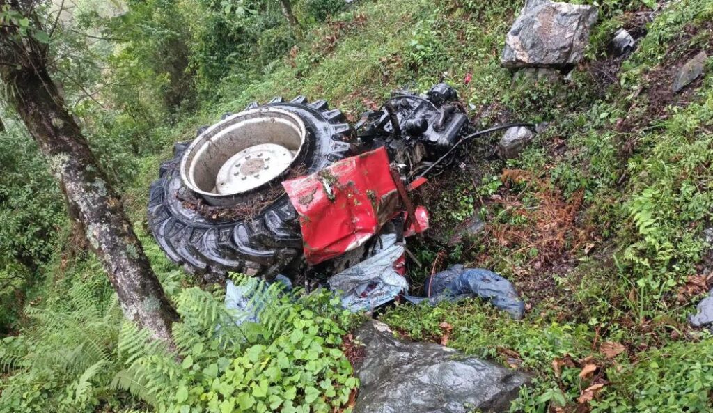 ट्याक्टर दुर्घटना हुँदा पाँच जना घाइते