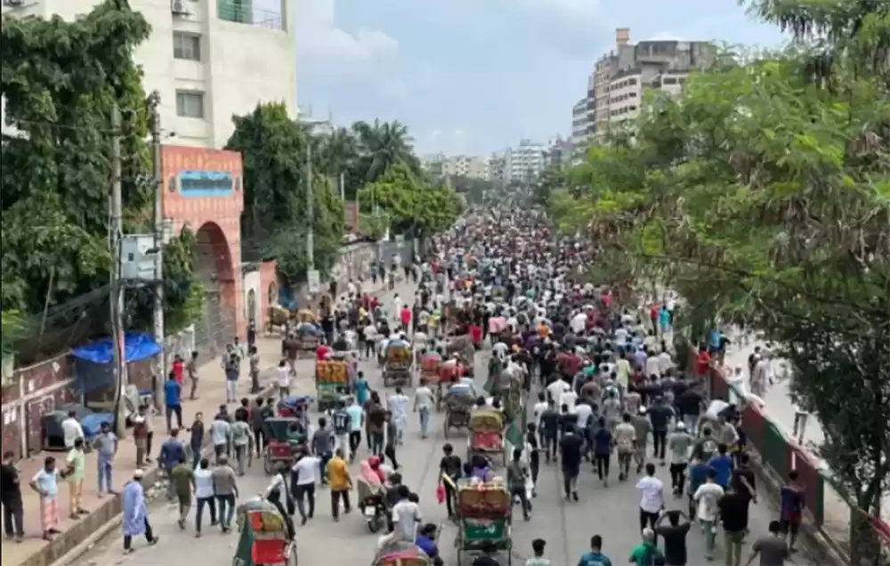 बङ्गलादेशमा रिहा भएका राजनीतिक बन्दीहरुको पर्खाइमा परिवार