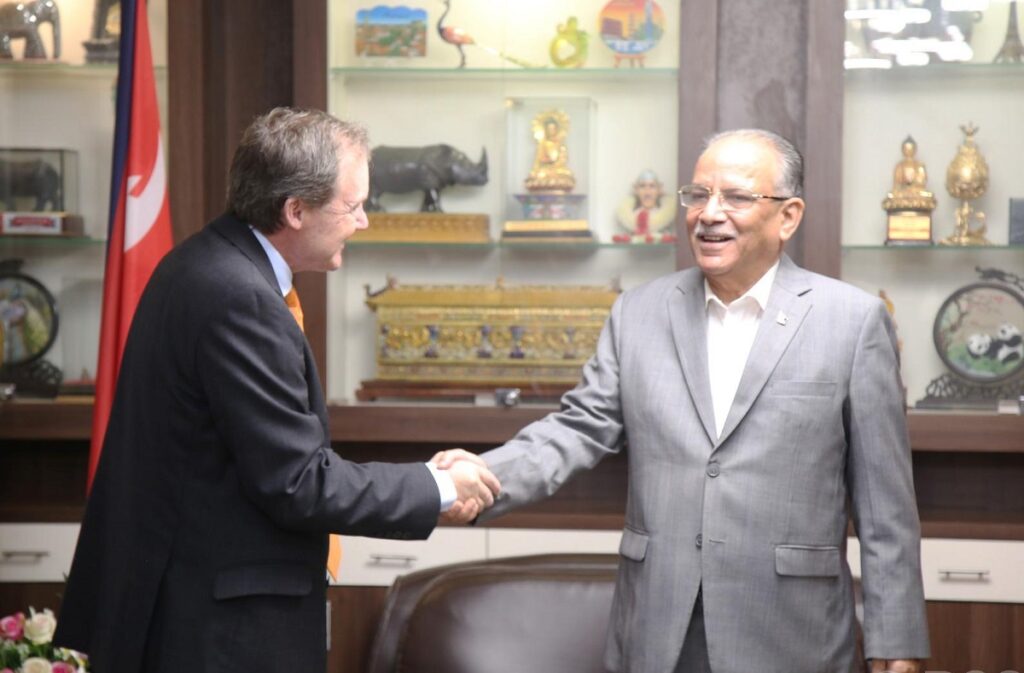 अध्यक्ष प्रचण्ड र बेलायतका राजदूत फेनबीच भेटवार्ता