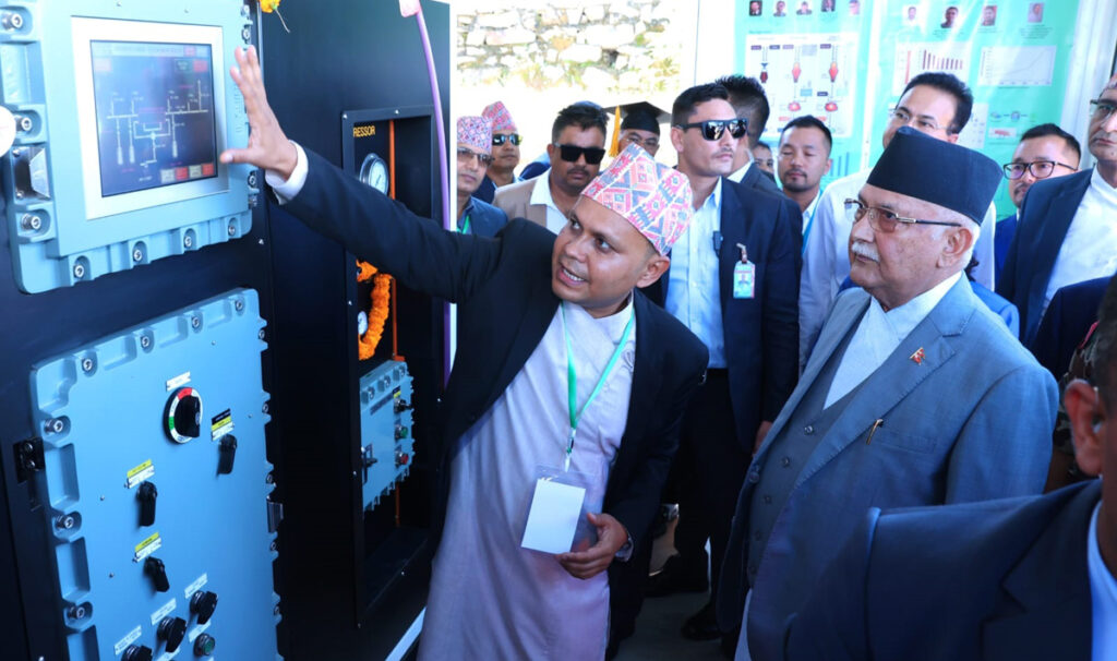 नेपालमै गुड्ने भयो हाइड्रोजनबाट चल्ने कार, प्रधानमन्त्रीले गरे शुभारम्भ