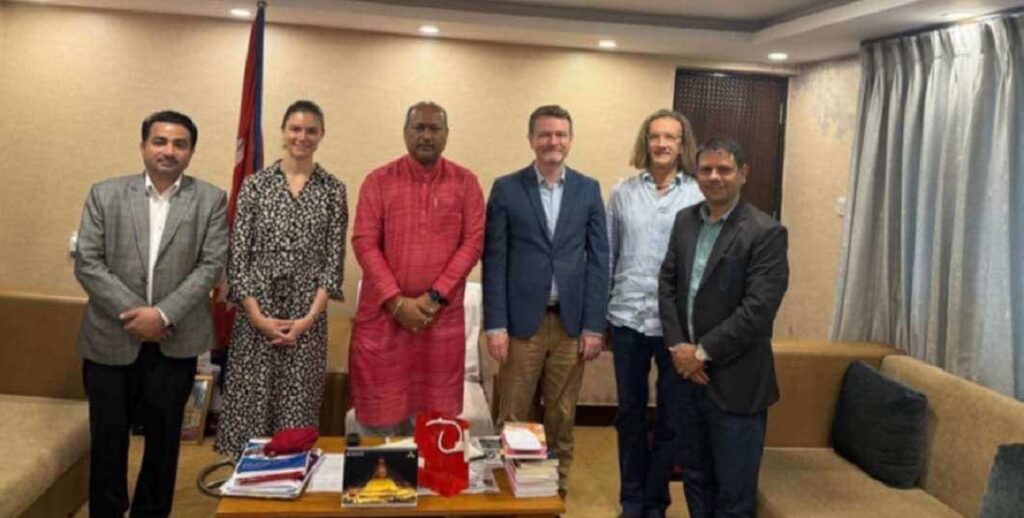 मुख्यमन्त्री सिंह र स्विस नियोगका अधिकारीबीच भेट