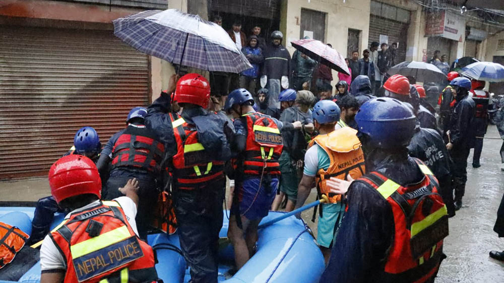 देशभर बाढी पहिरोको वितण्डा, २० हजार सुरक्षाकर्मी परिचालन