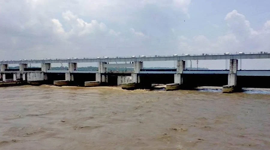 जलसतह बढेपछि गण्डक ब्यारेजका सबै ढोका खोलिए